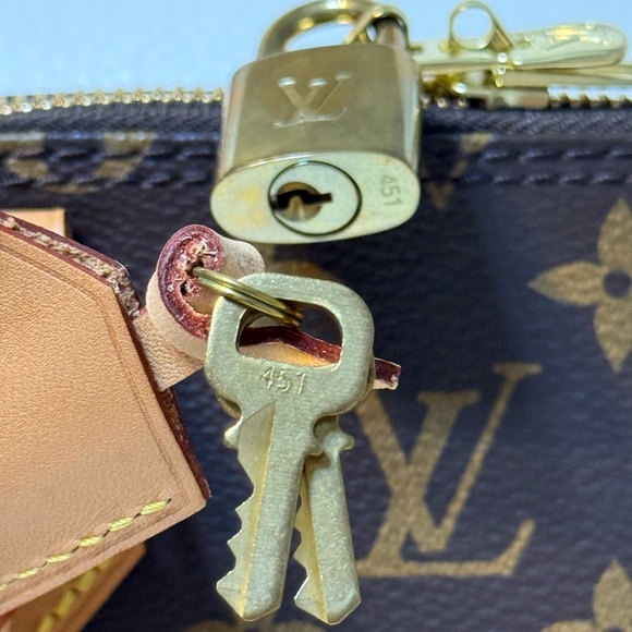 Louis Vuitton Alma BB Monogram - Picture 16 of 17